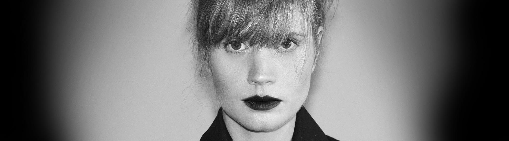 Entre douleur et puissance sonore : Camilla Sparksss signe son album le plus brut